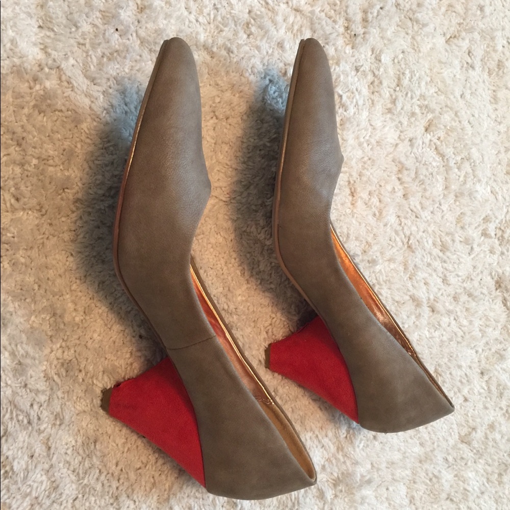 Taupe and orange pumps with triangular heel